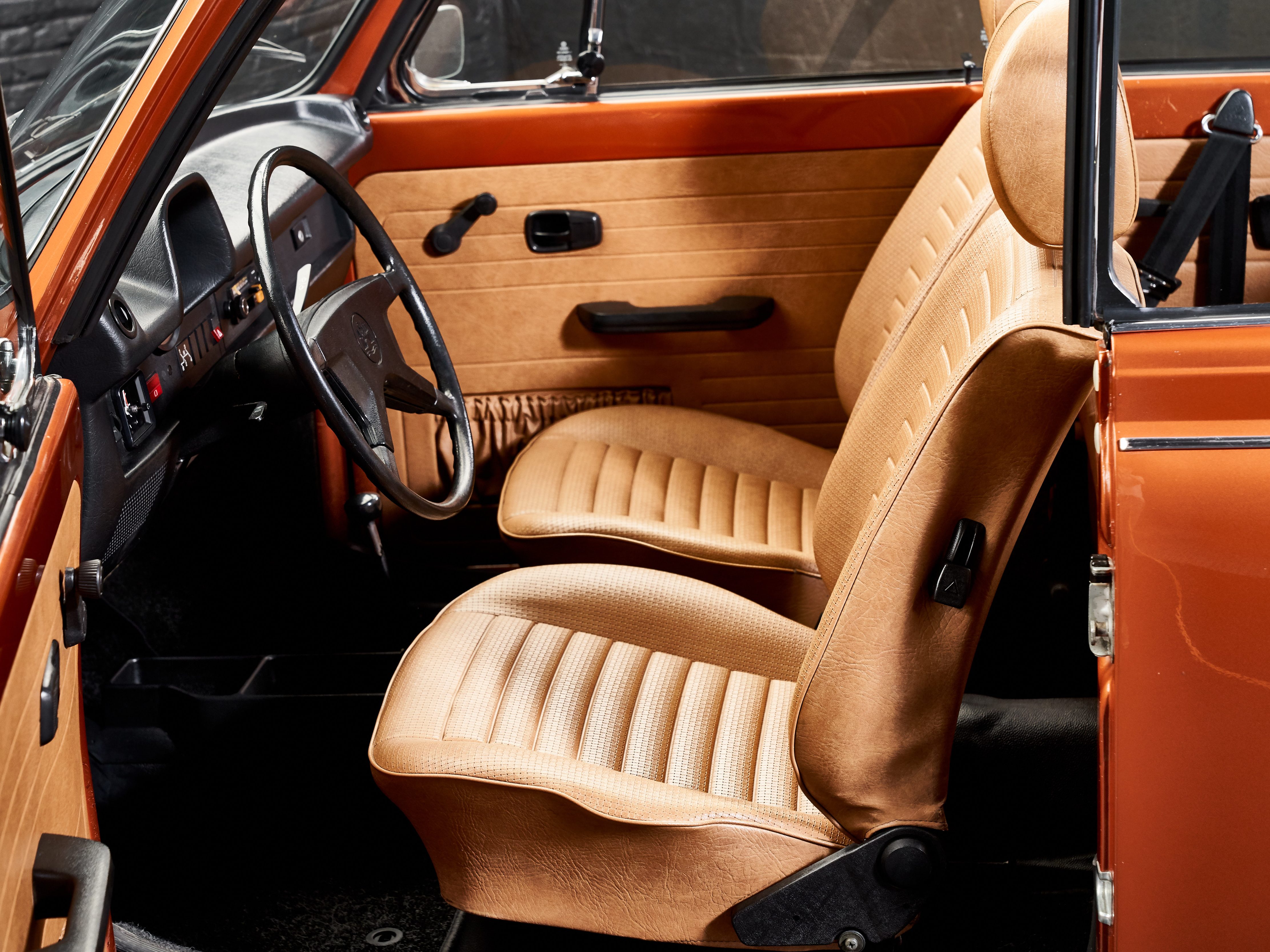 Photo of the interior of a 1979 convertible VW Coccinelle 1303 cabriolet by CLASSIC 42