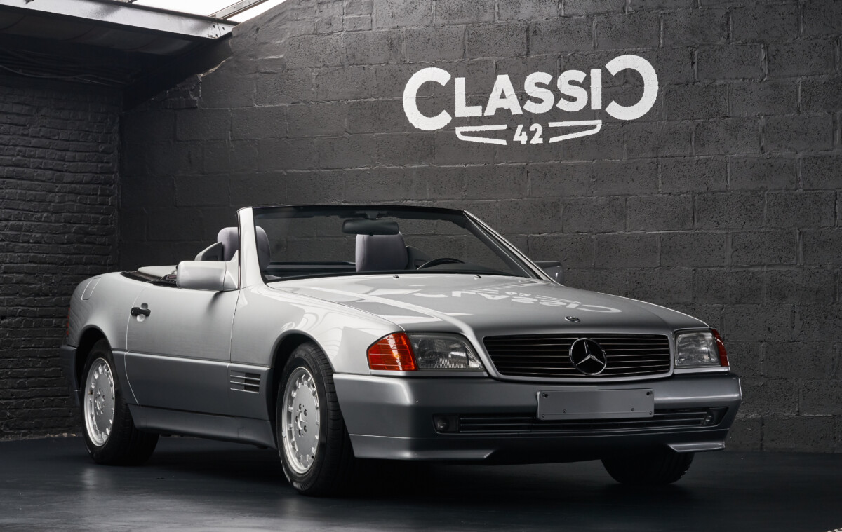 photo d'une Mercedes 300 SL décapotable de 1993 en vente chez Classic 42 Classic German Car Dealer www.classic42.be