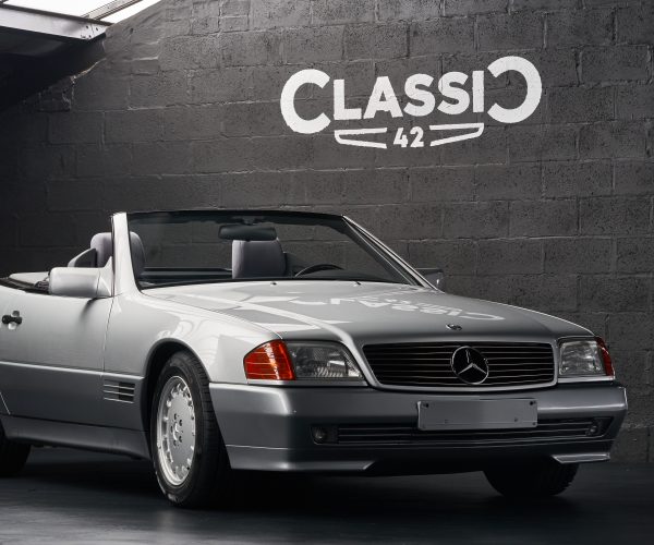 photo d'une Mercedes 300 SL décapotable de 1993 en vente chez Classic 42 Classic German Car Dealer www.classic42.be