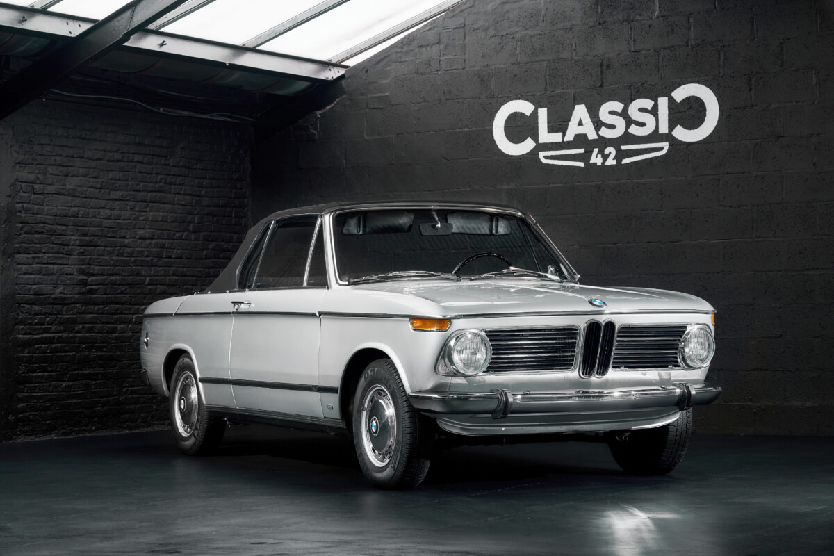 photo d'une BMW 1602 Cabriolet de 1970 en vente chez Classic 42 Classic German Car Dealer www.classic42.be