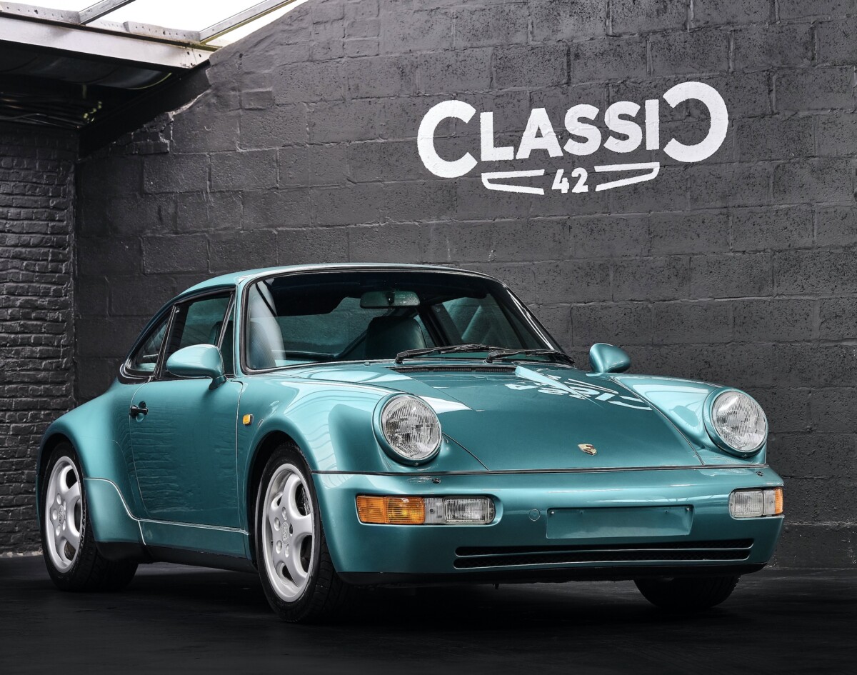 photo d'une Porsche 964 Carrera 2 Cabriolet Turbo Look de 1992 en vente chez Classic 42 | Spécialiste Porsche Classique en Belgique