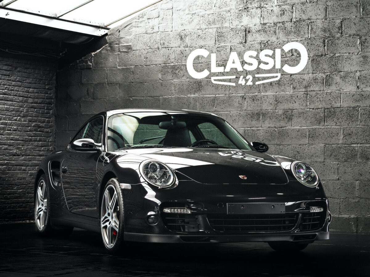 PHOTO D'UNE PORSCHE 997 TURBO noire de 2007 en vente chez CLASSIC 42 | LE SPECIALISTE DES PORSCHES CLASSIQUES EN BELGIQUE