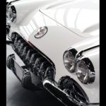 1958 Corvette C1 blanche restauration à l'état neuf en vente chez Classic 42, spécialiste des voitures anciennes Belgique