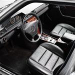 Photo de l'intérieur d'une Mercedes 500 E de 1983 occasion exceptionnelle en vente chez Classic 42