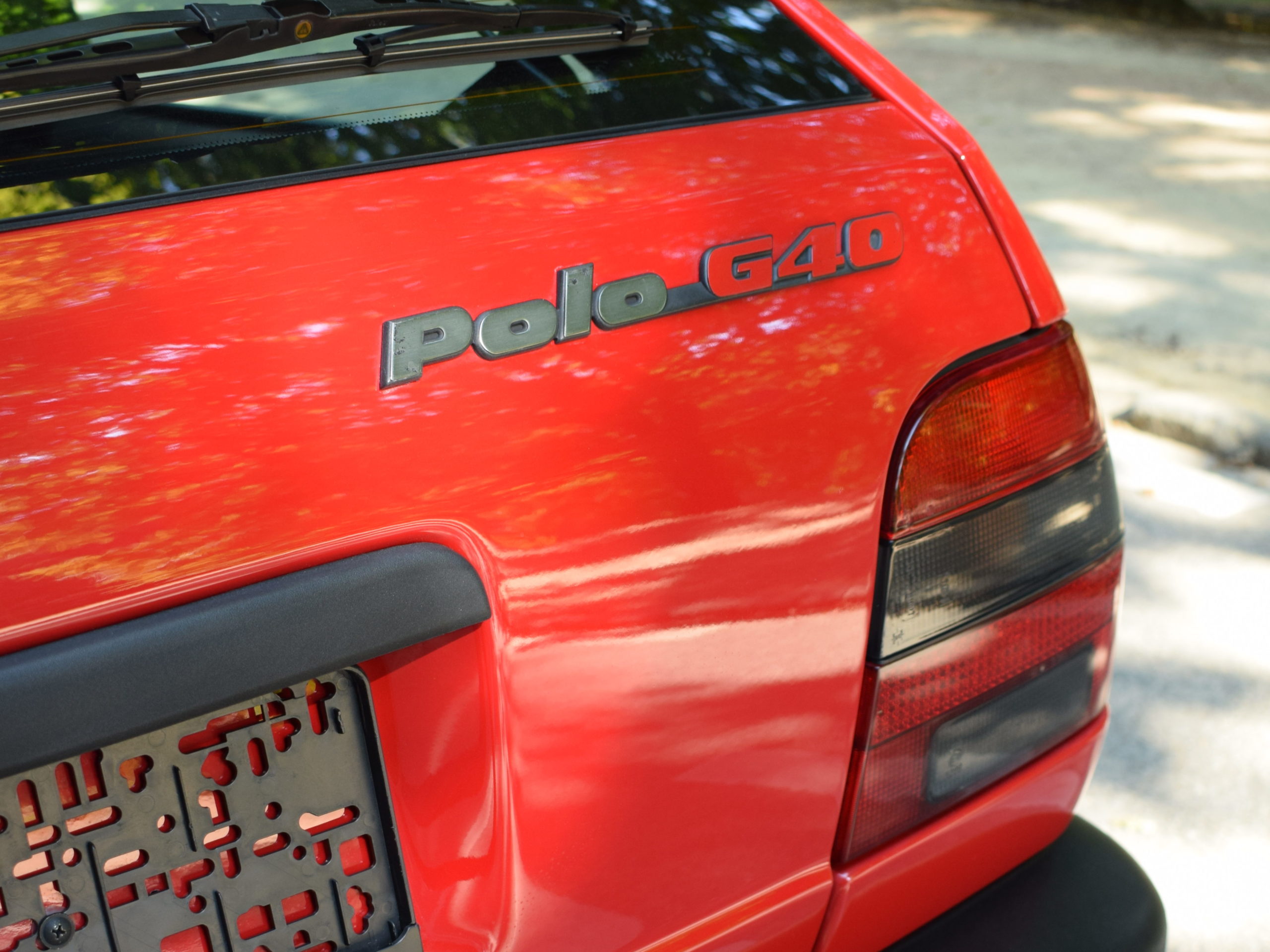 intérieur d'une Volkswagen Polo G40 rouge de 1992