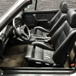 intérieur cuir noir de la BMW 325i Cabriolet de 1986 grise en vente chez Classic 42 | Occasion Voitures Classique Belgique