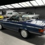 Mercedes 300 SL cabriolet bleu de 1989