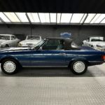 Mercedes 300 SL cabriolet bleu de 1989