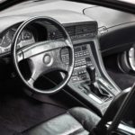 vue intérieure d'une BMW 850i de 1991 manuelle à vendre chez Classic 42