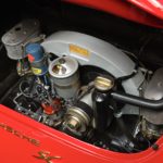 moteur d'une Porsche 356 Cabriolet rouge de 1964