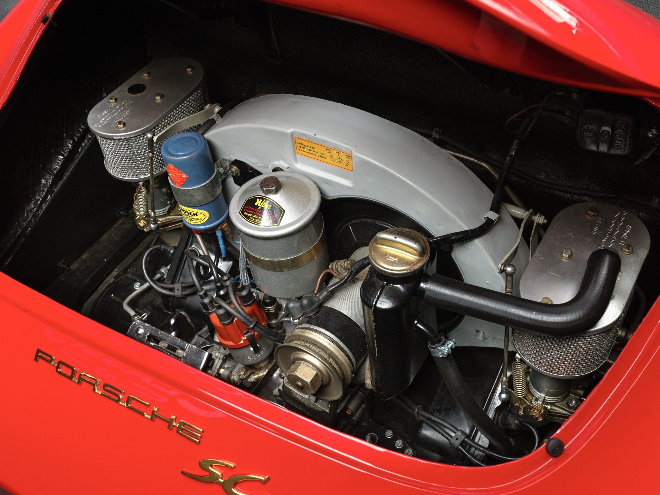 moteur d'une Porsche 356 Cabriolet rouge de 1964