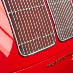 détail avant d'une Porsche 356 Cabriolet rouge de 1964