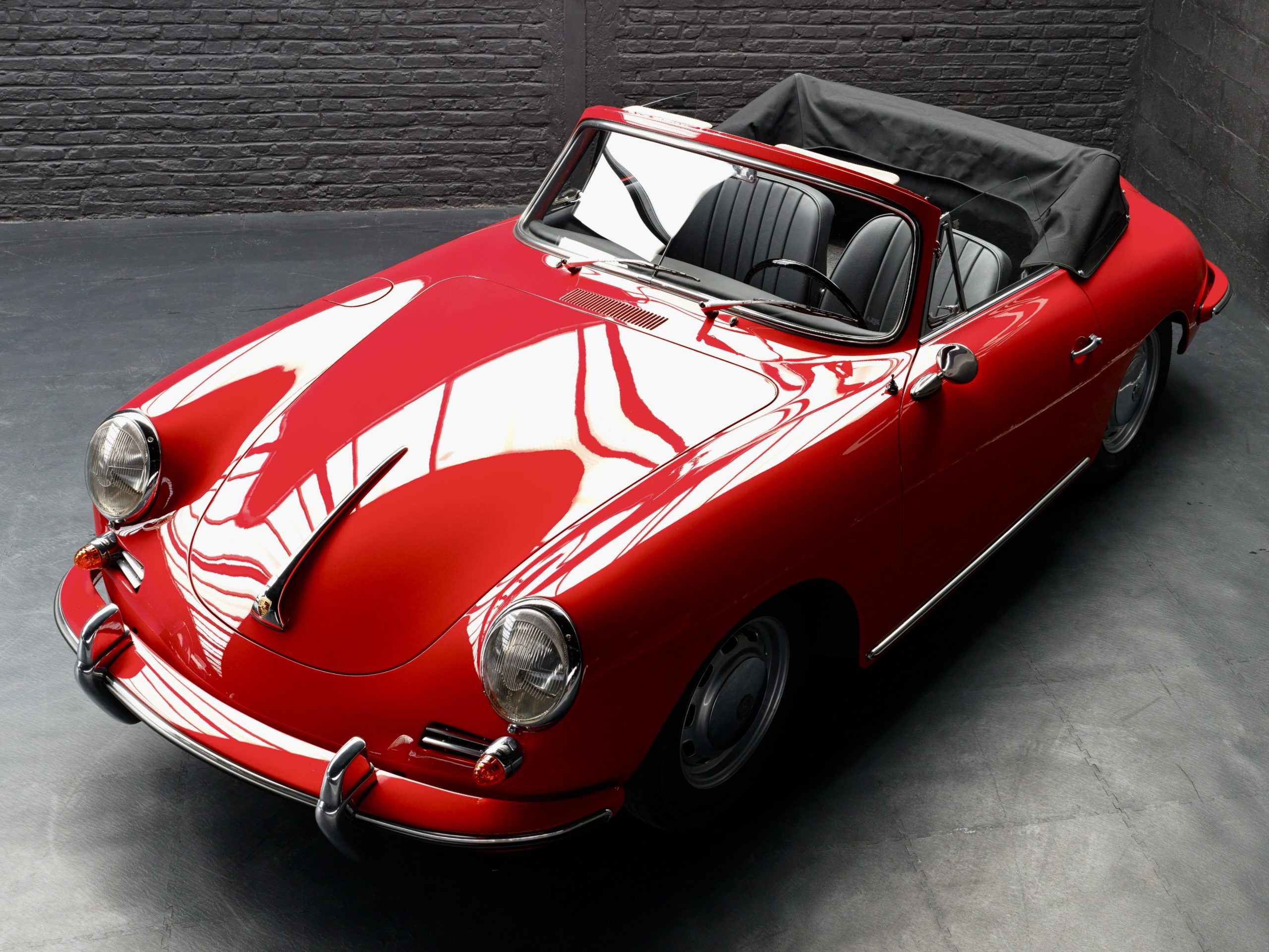 Porsche 356 Cabriolet rouge de 1964