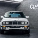 vue avant d'une BMW 325i Cabriolet de 1990 occasion en vente chez Classic 42 Belgique
